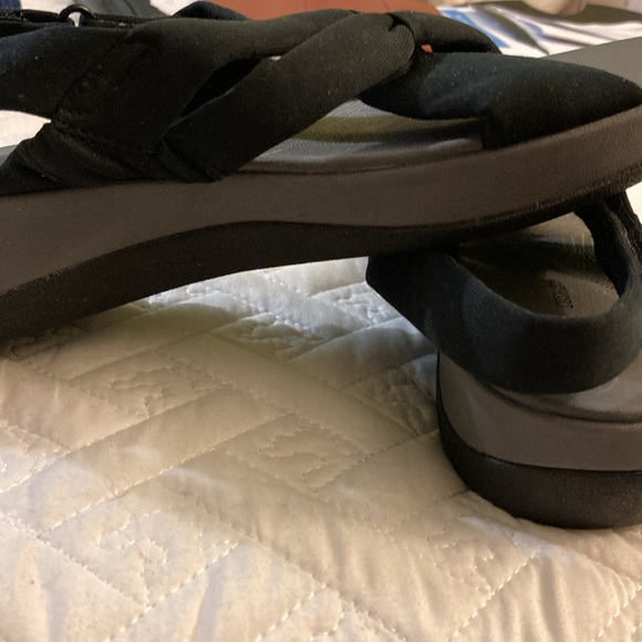 Cloudsteppers by Clarks Womens Adjustable Black fabric strap, size 9.5 - Picture 3 of 8